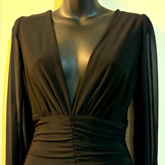 Windsor PTP 14 -15 Deep V Neck Ruched
Scrunched Mini Dress - Picture 6 of 8